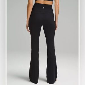 Groove Super-High-Rise Flared Pant Nulu
Regular- never worn